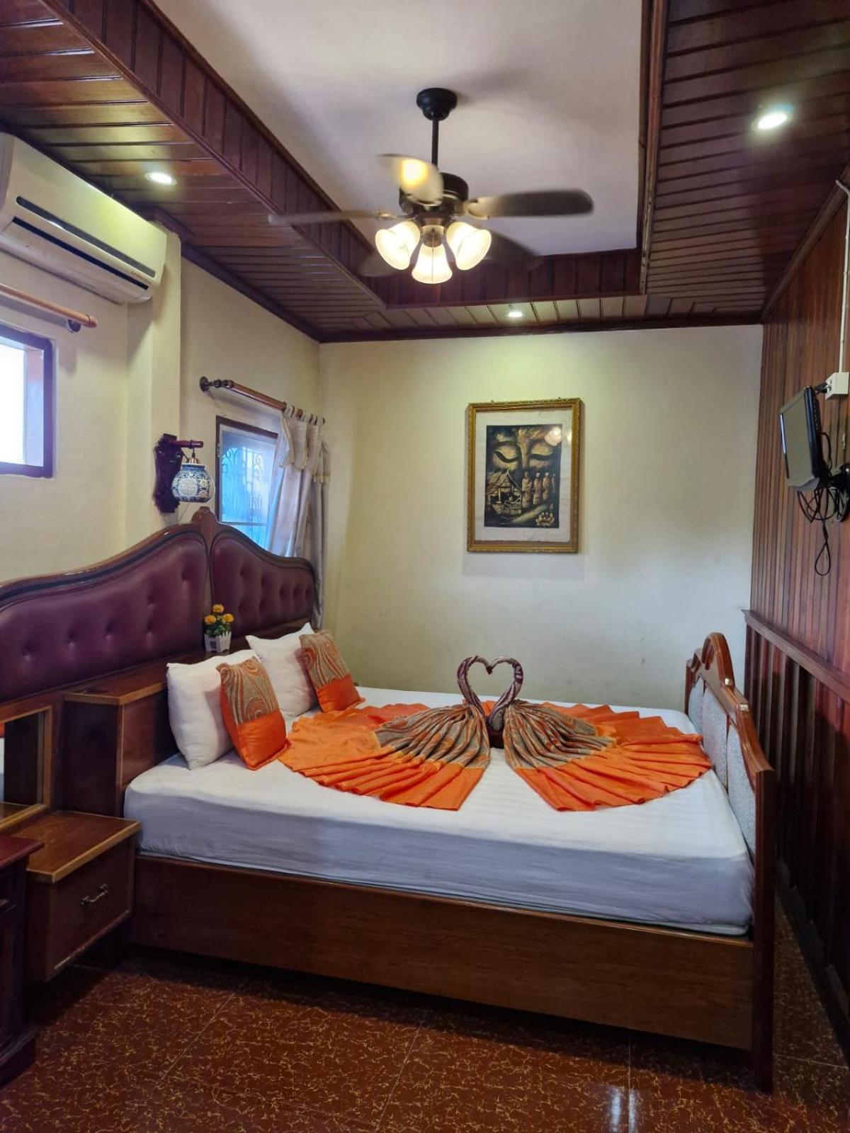 Sakura Wood House Ξενοδοχείο Λουάνγκ Πραμπάνγκ Εξωτερικό φωτογραφία