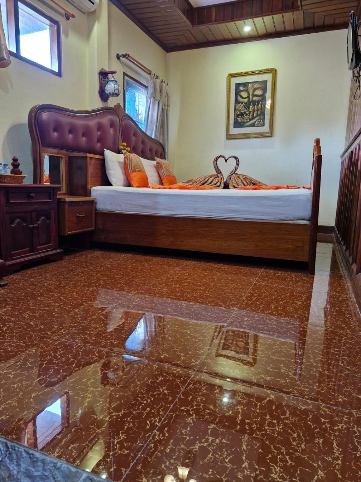 Sakura Wood House Ξενοδοχείο Λουάνγκ Πραμπάνγκ Εξωτερικό φωτογραφία