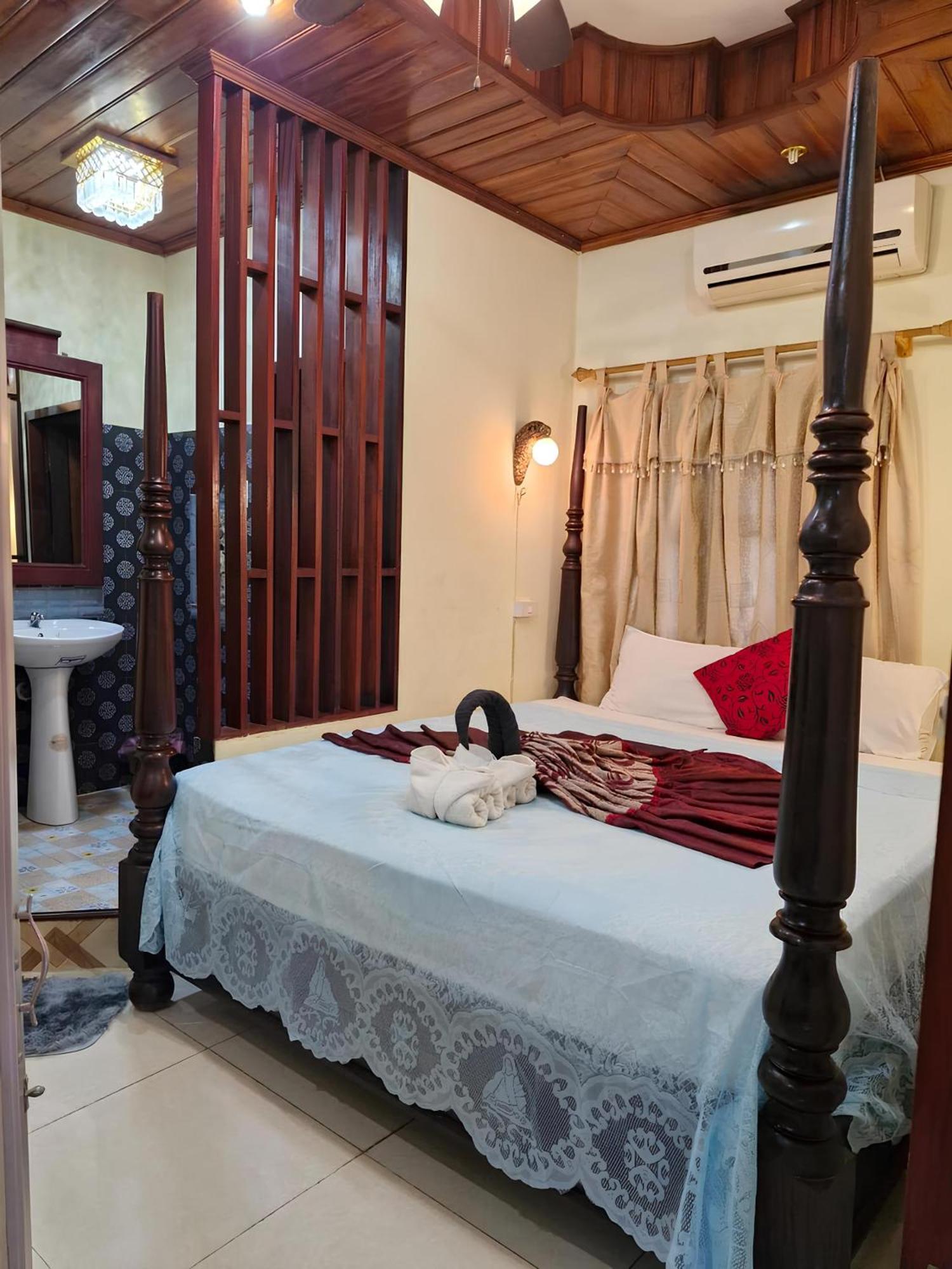 Sakura Wood House Ξενοδοχείο Λουάνγκ Πραμπάνγκ Εξωτερικό φωτογραφία