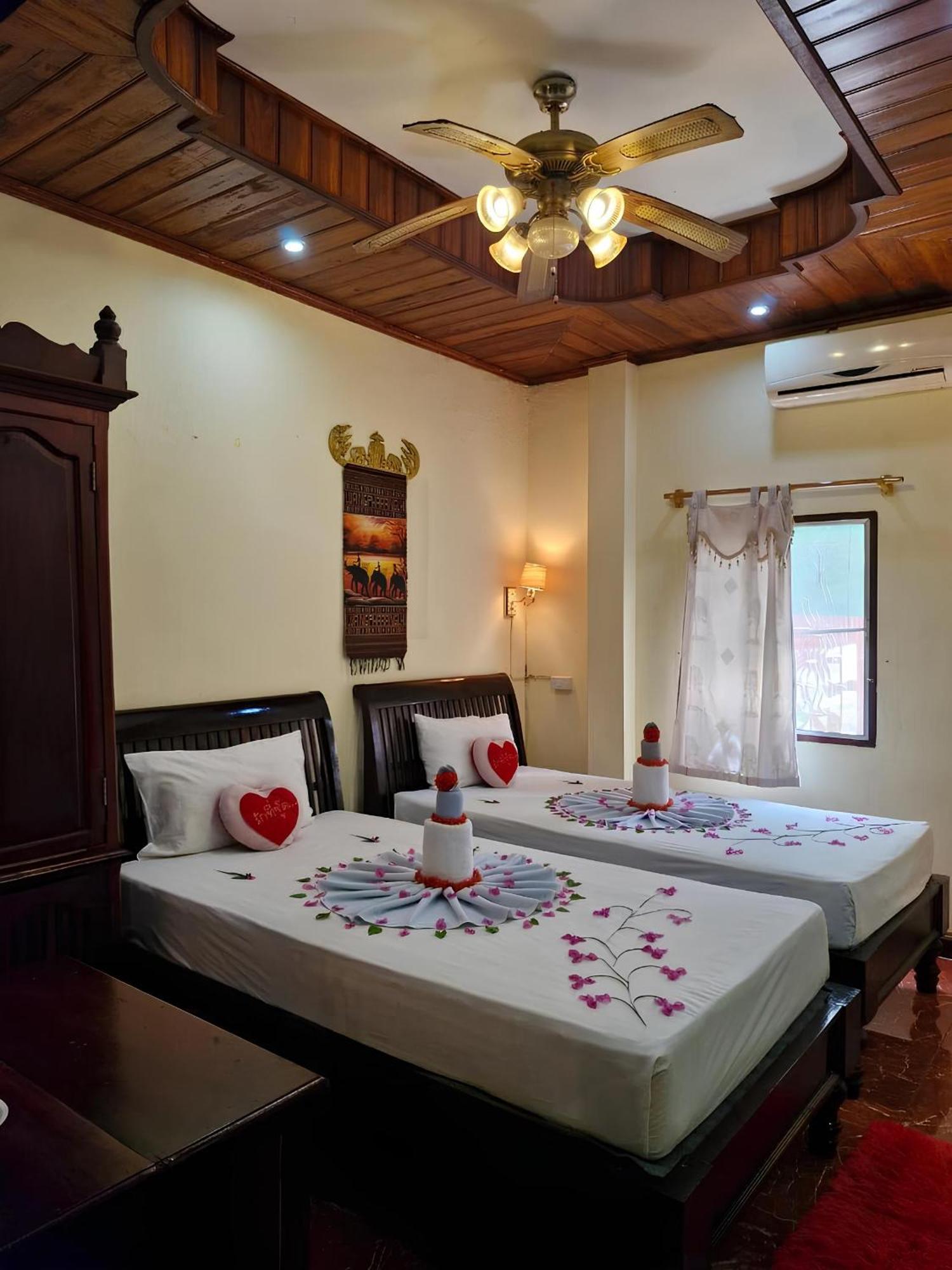 Sakura Wood House Ξενοδοχείο Λουάνγκ Πραμπάνγκ Εξωτερικό φωτογραφία