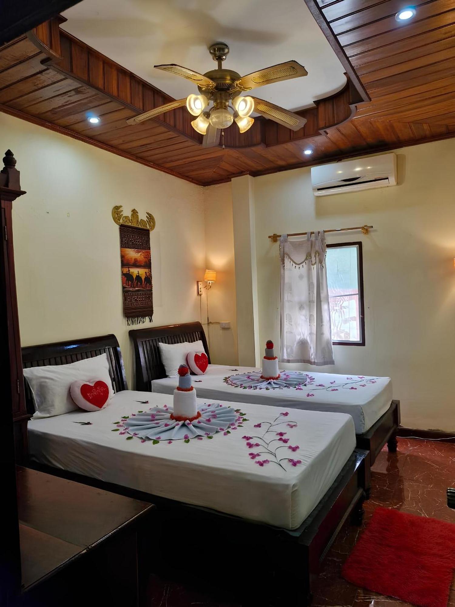Sakura Wood House Ξενοδοχείο Λουάνγκ Πραμπάνγκ Εξωτερικό φωτογραφία