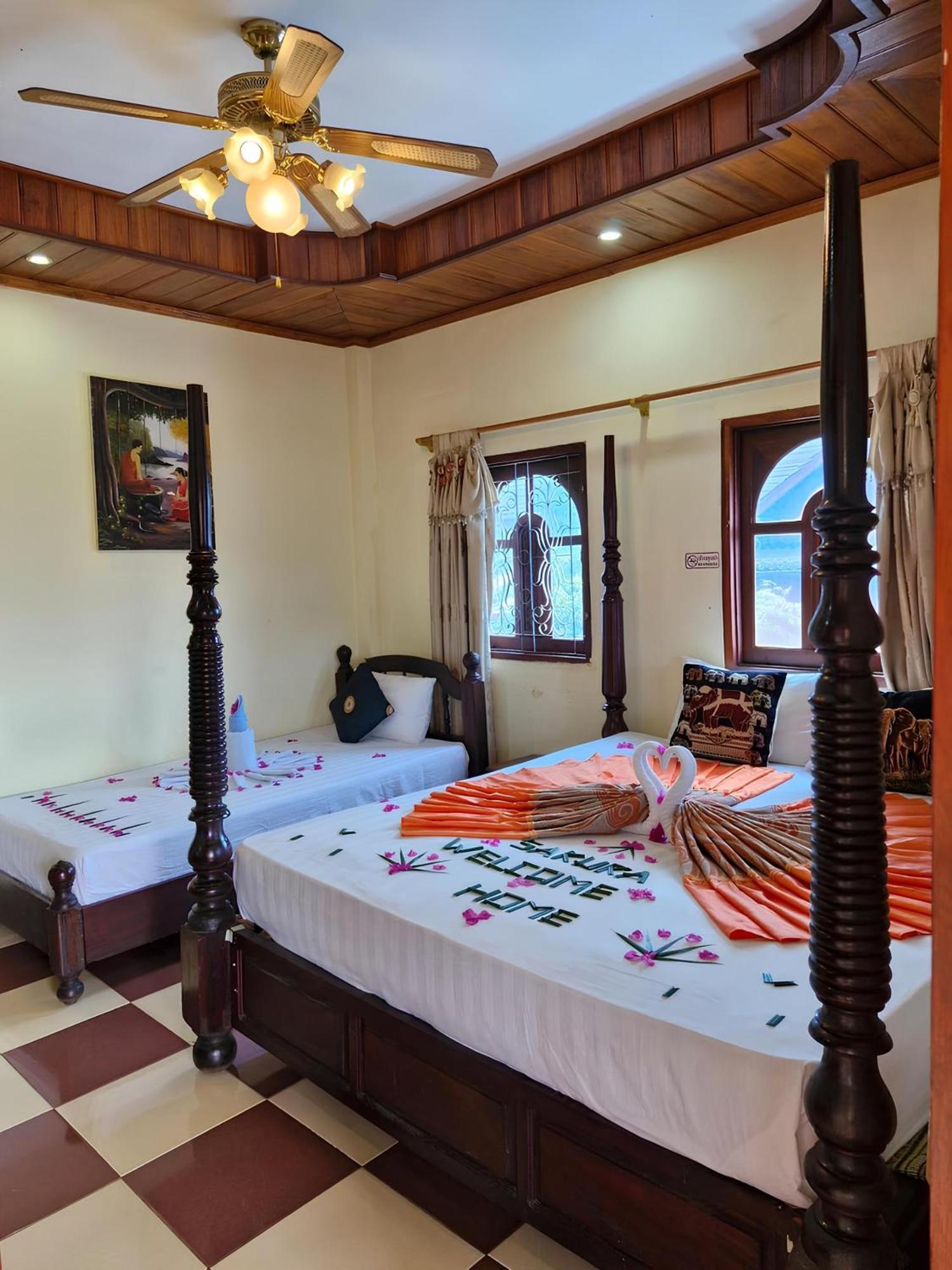 Sakura Wood House Ξενοδοχείο Λουάνγκ Πραμπάνγκ Εξωτερικό φωτογραφία