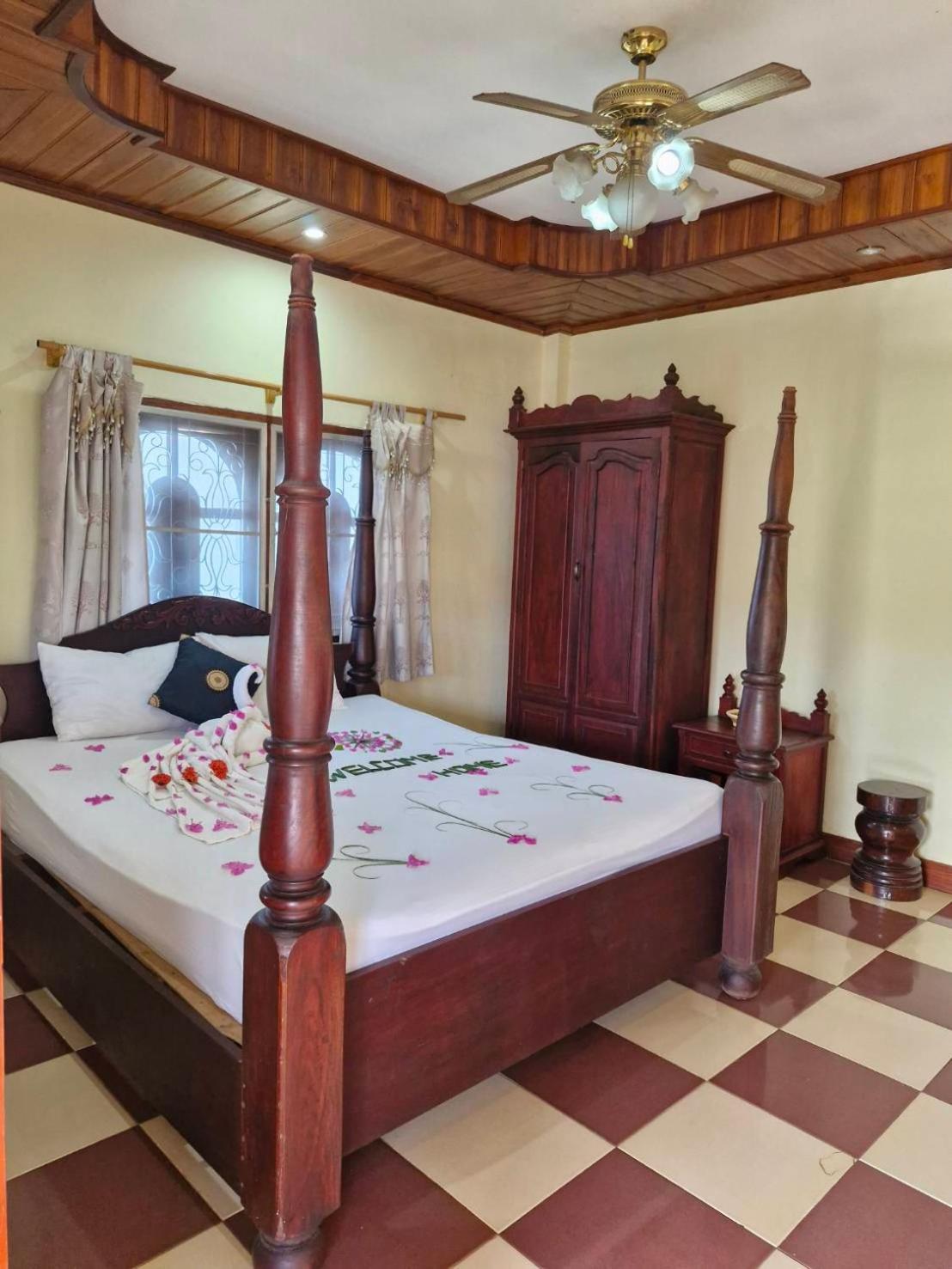 Sakura Wood House Ξενοδοχείο Λουάνγκ Πραμπάνγκ Εξωτερικό φωτογραφία